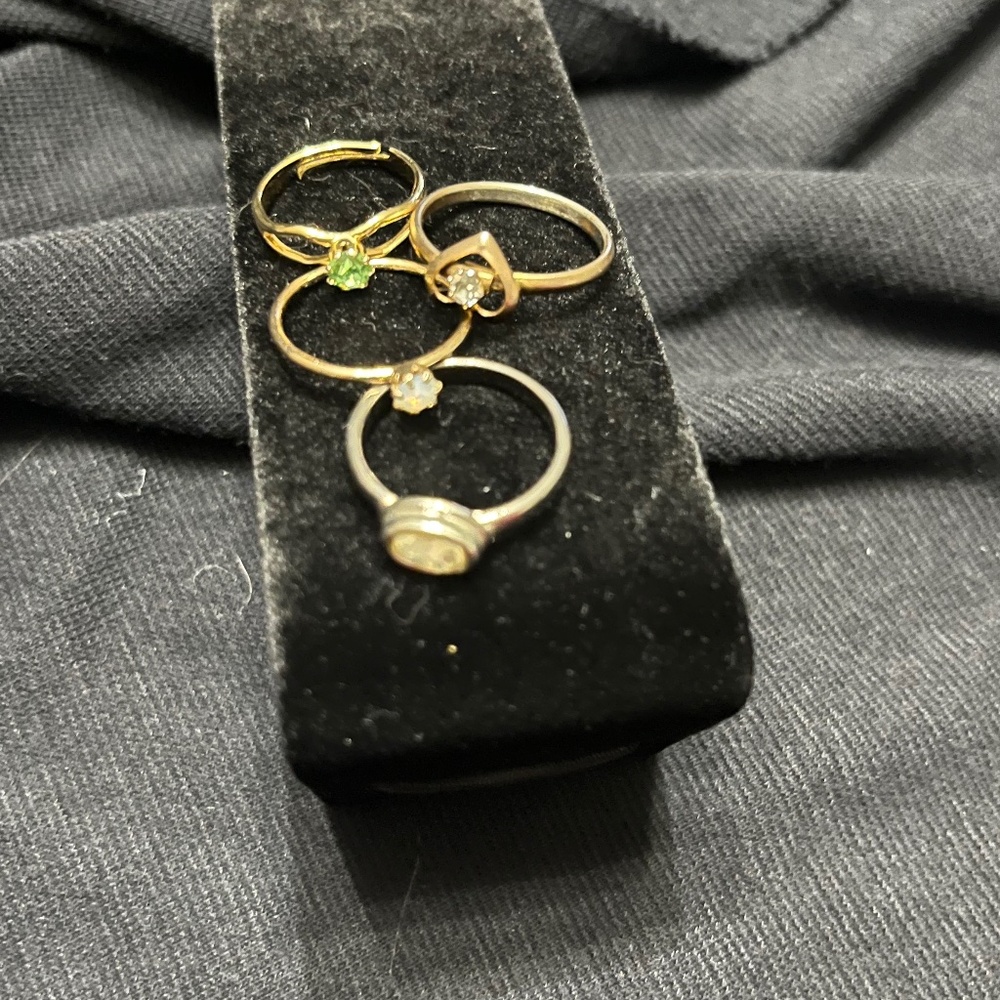 4 gold tone rings